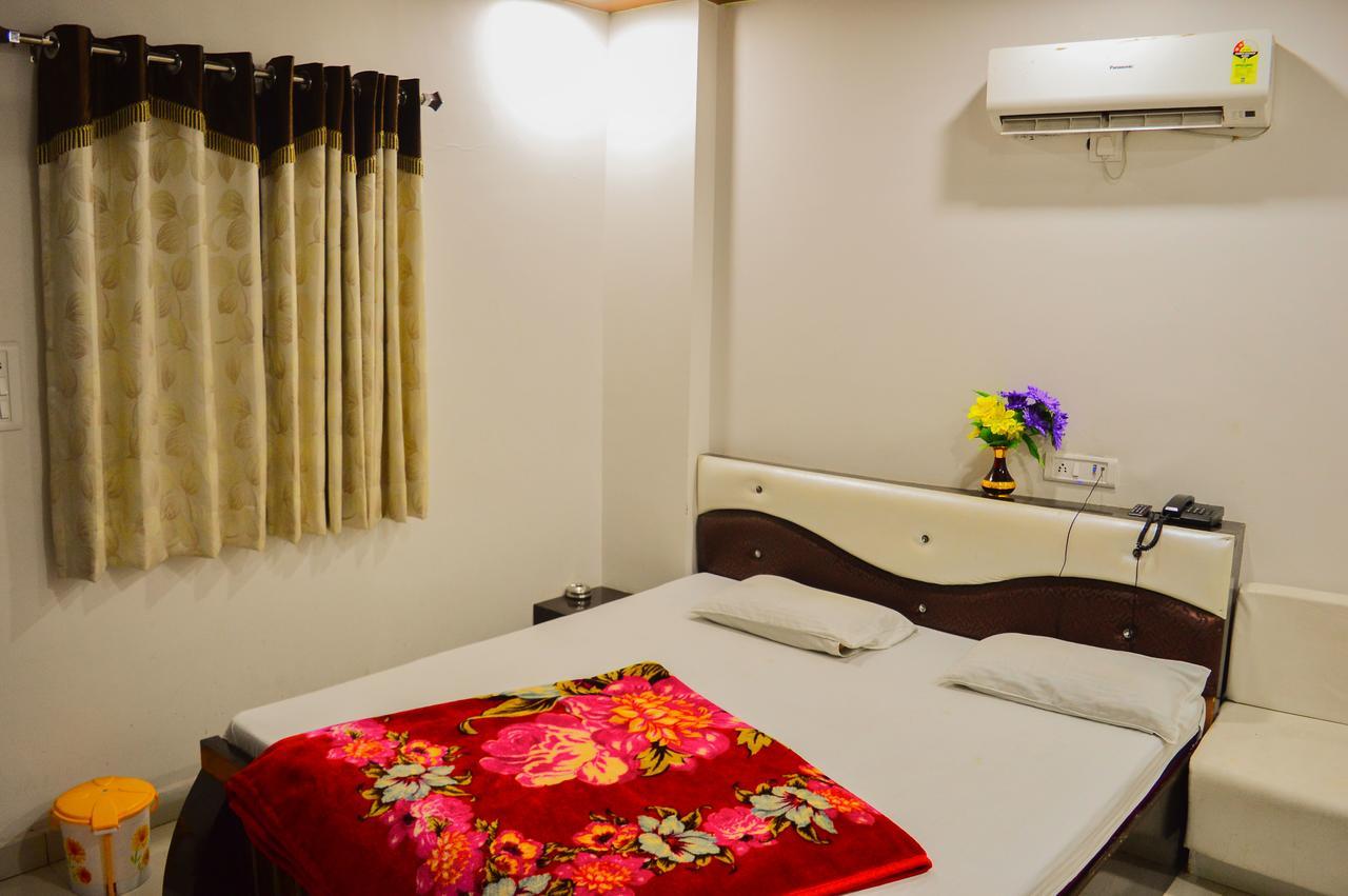 Hotel Shree Dwarkadhish Palace Ujjain Zewnętrze zdjęcie